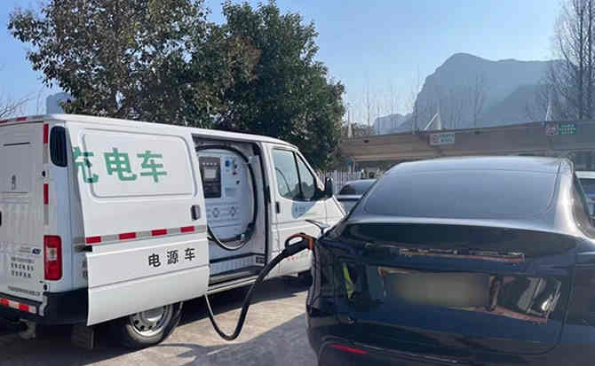 望江汽车搭电
